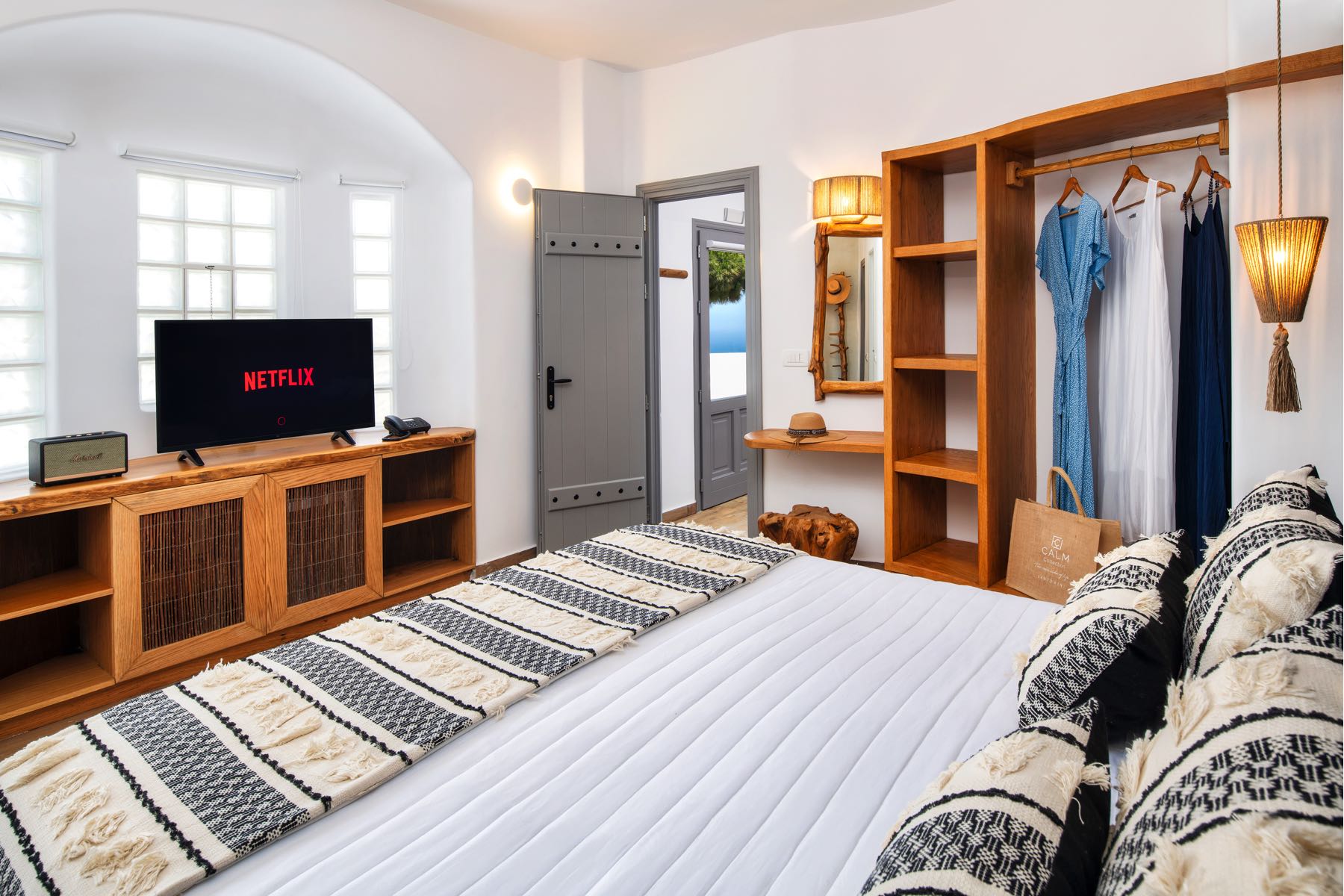 sanmarinosuites suite with cave pool 03